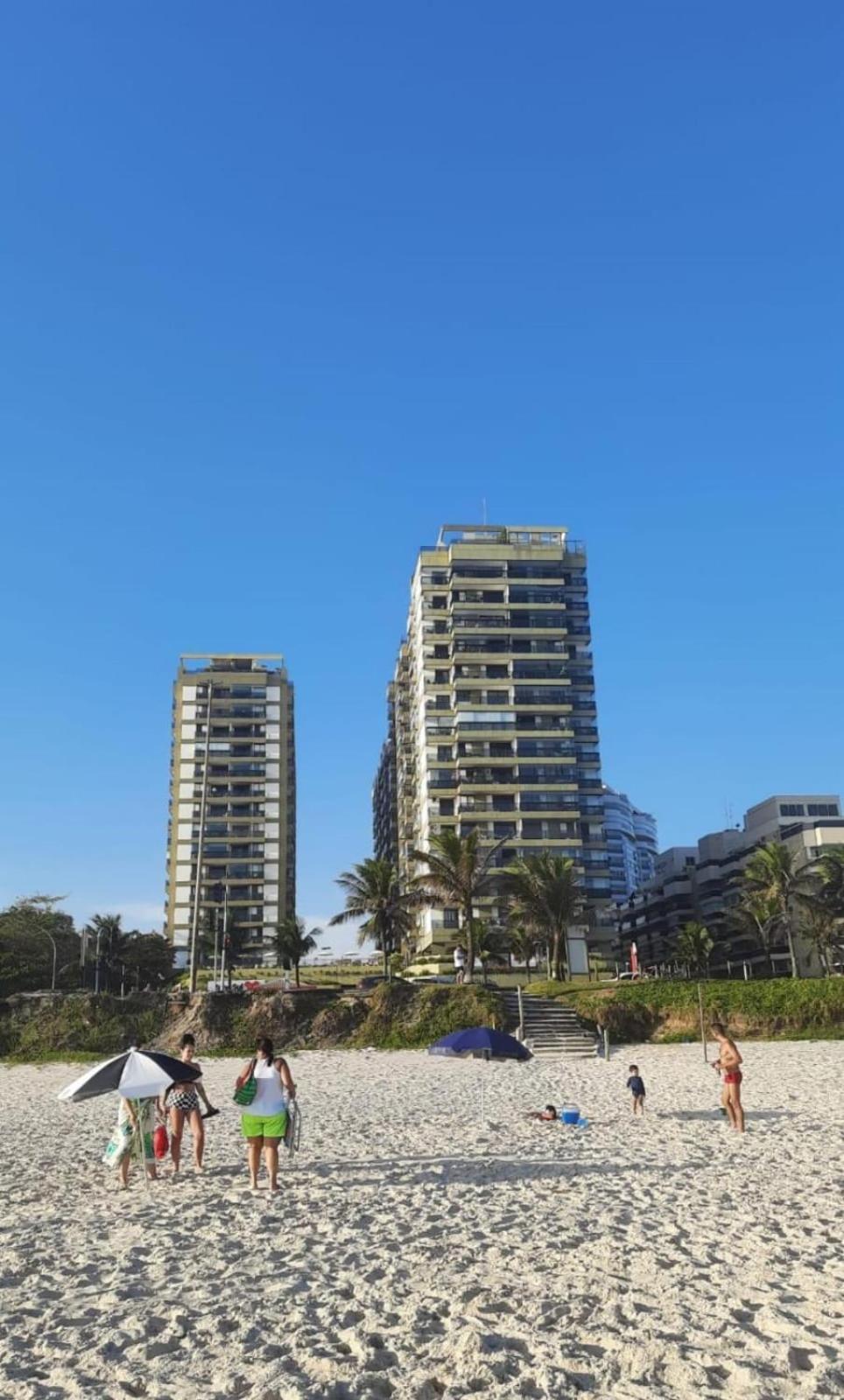 Lindo Apto No Barrabela, Todo Equipado, Com Arcondicionados Split Novos No Quarto E Na Sala, Limpissimo, Cheiroso, Novinho, Condominio Em Frente A Praia, Com Piscina Aquecida, Sauna, Quadra, Academia, Lavanderia, Salao De Beleza, Restaurantes, Mercad 里约热内卢 外观 照片